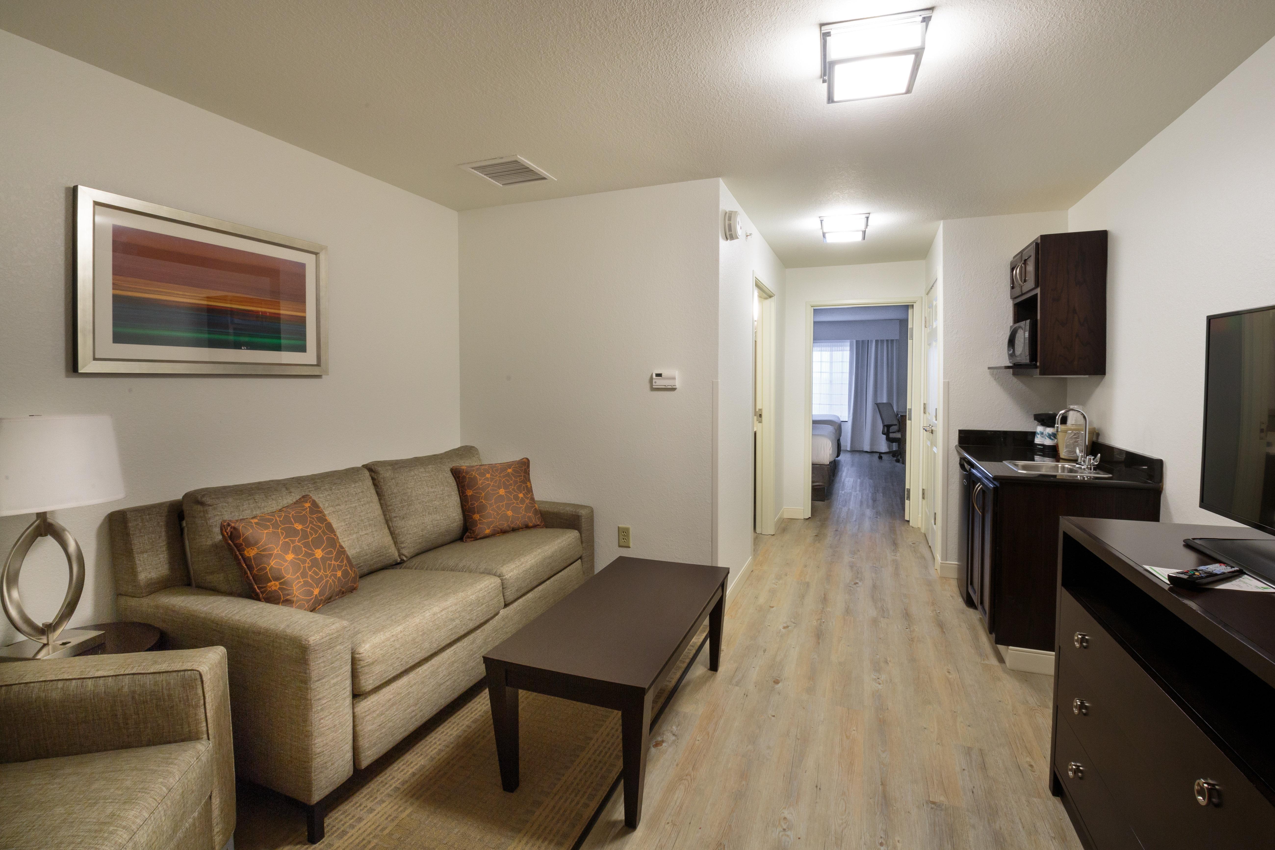 Holiday Inn Hotel & Suites Bloomington Airport By Ihg Exterior photo