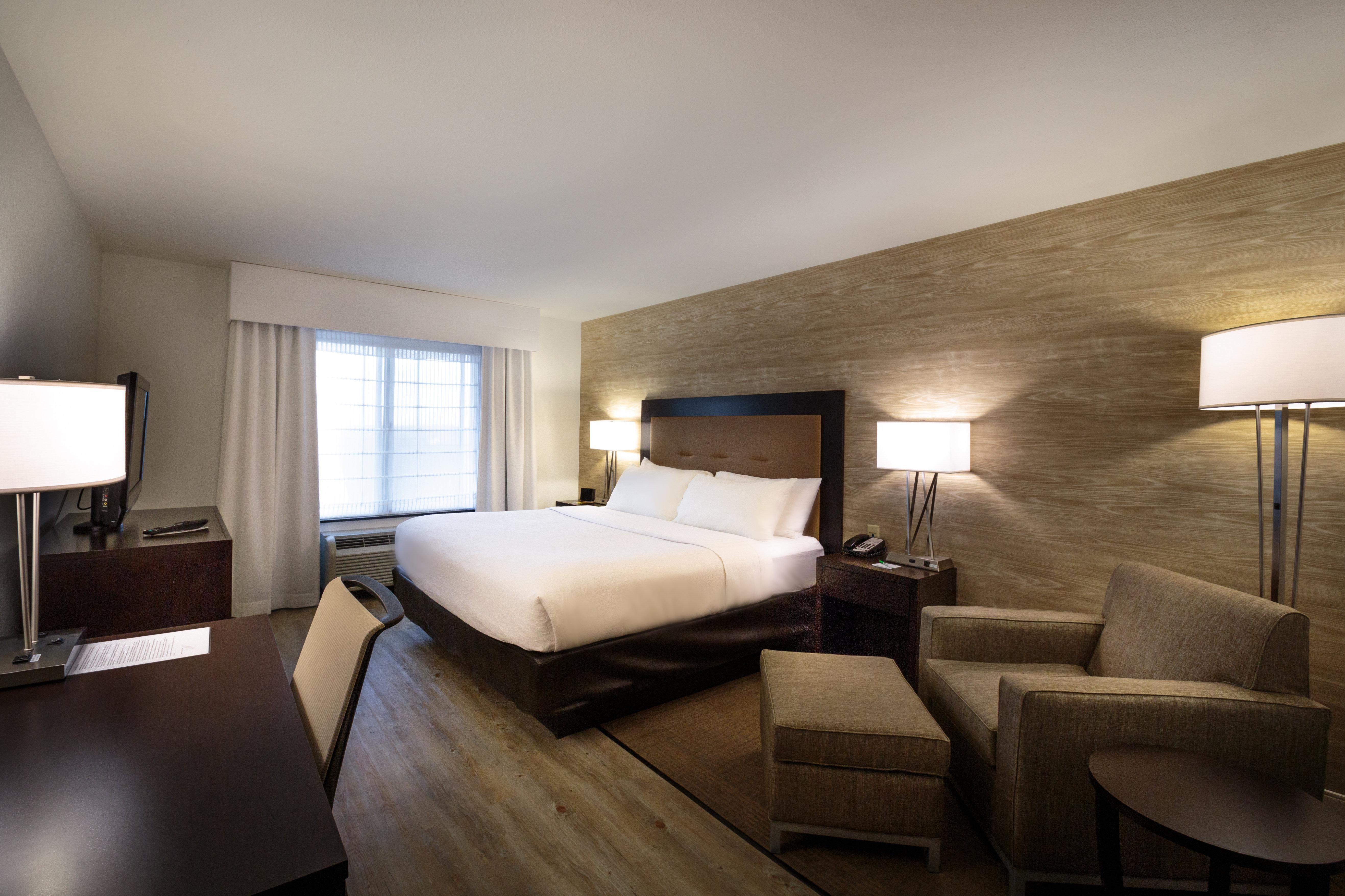 Holiday Inn Hotel & Suites Bloomington Airport By Ihg Exterior photo