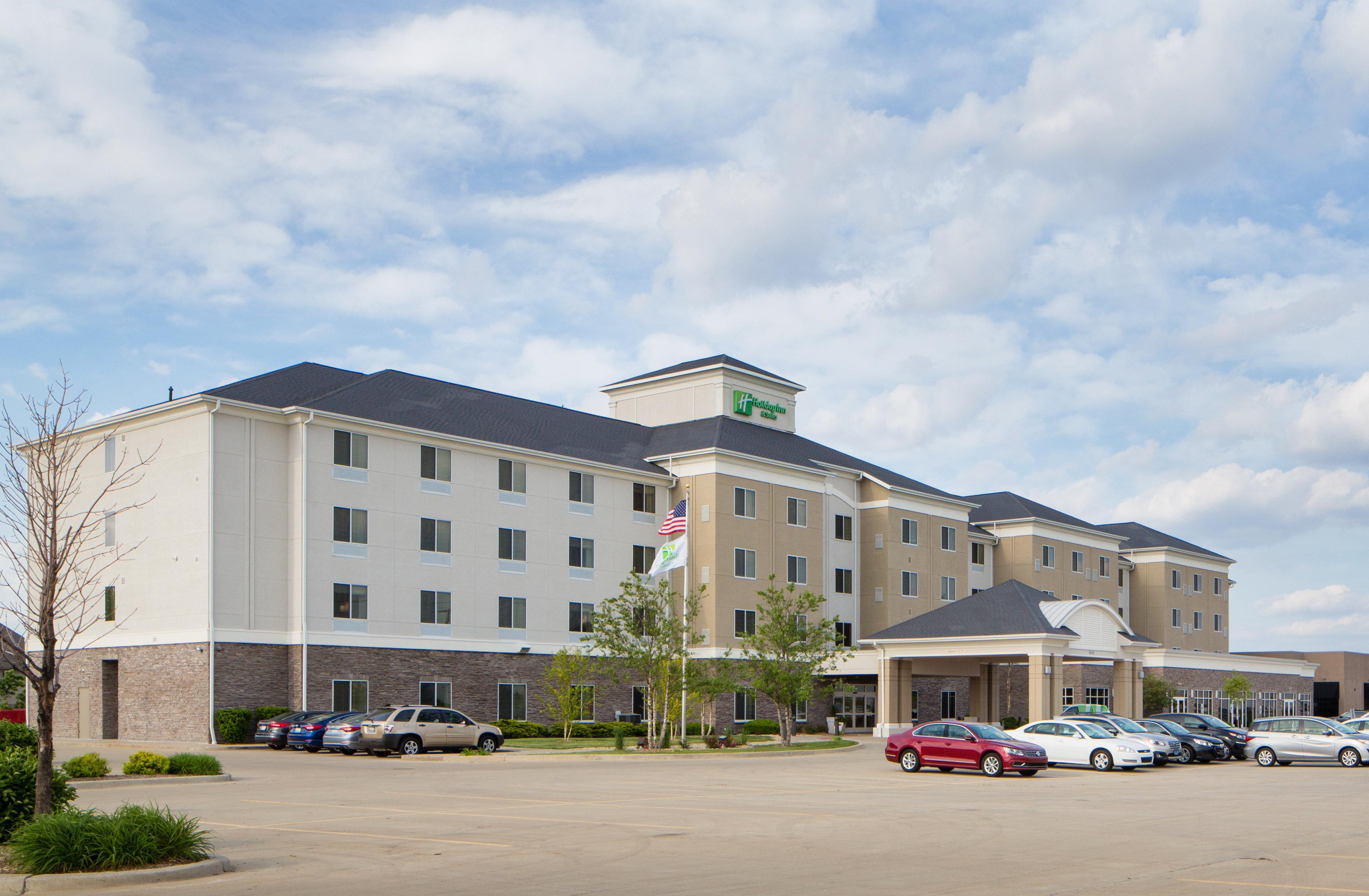 Holiday Inn Hotel & Suites Bloomington Airport By Ihg Exterior photo