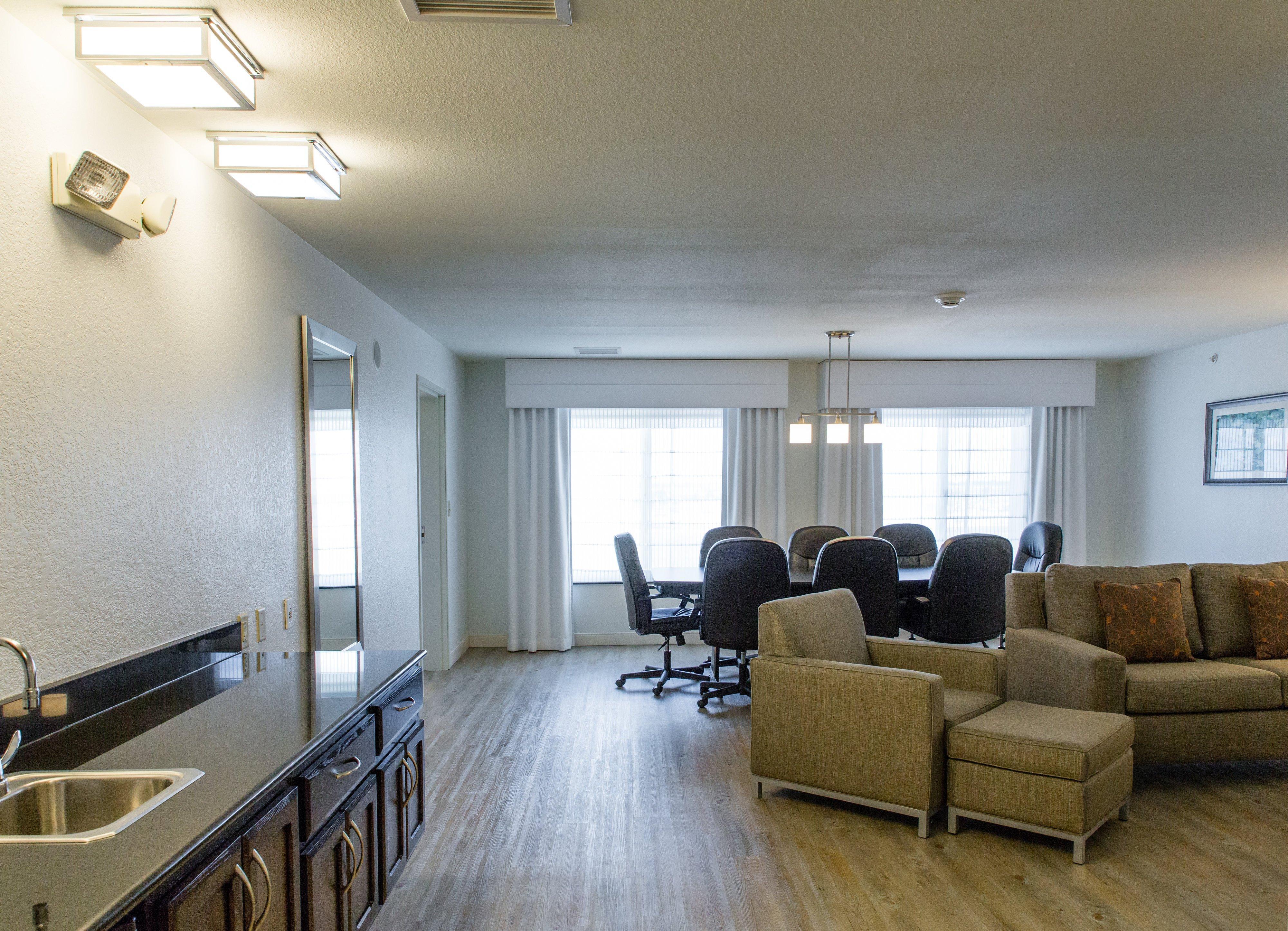 Holiday Inn Hotel & Suites Bloomington Airport By Ihg Exterior photo