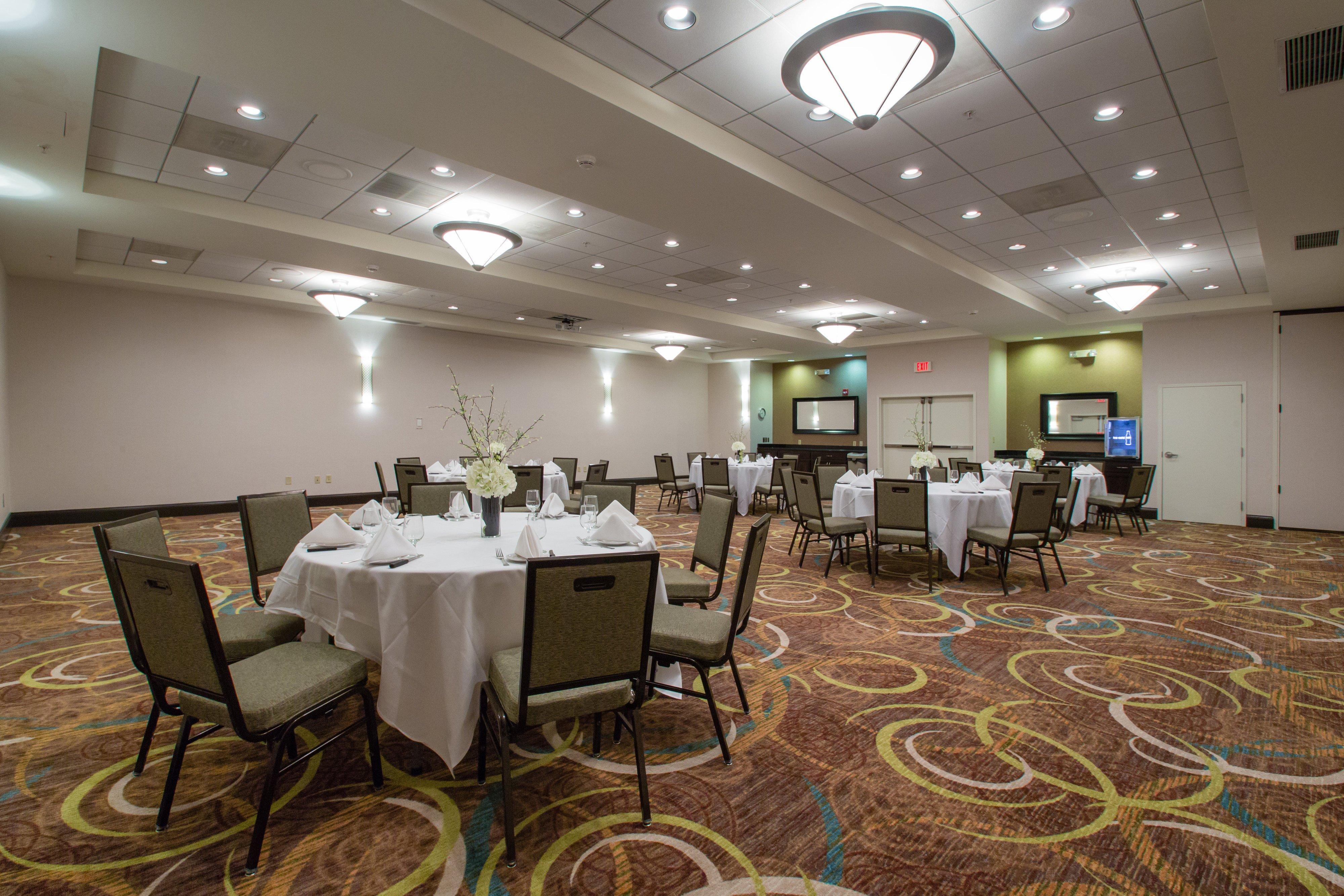 Holiday Inn Hotel & Suites Bloomington Airport By Ihg Exterior photo