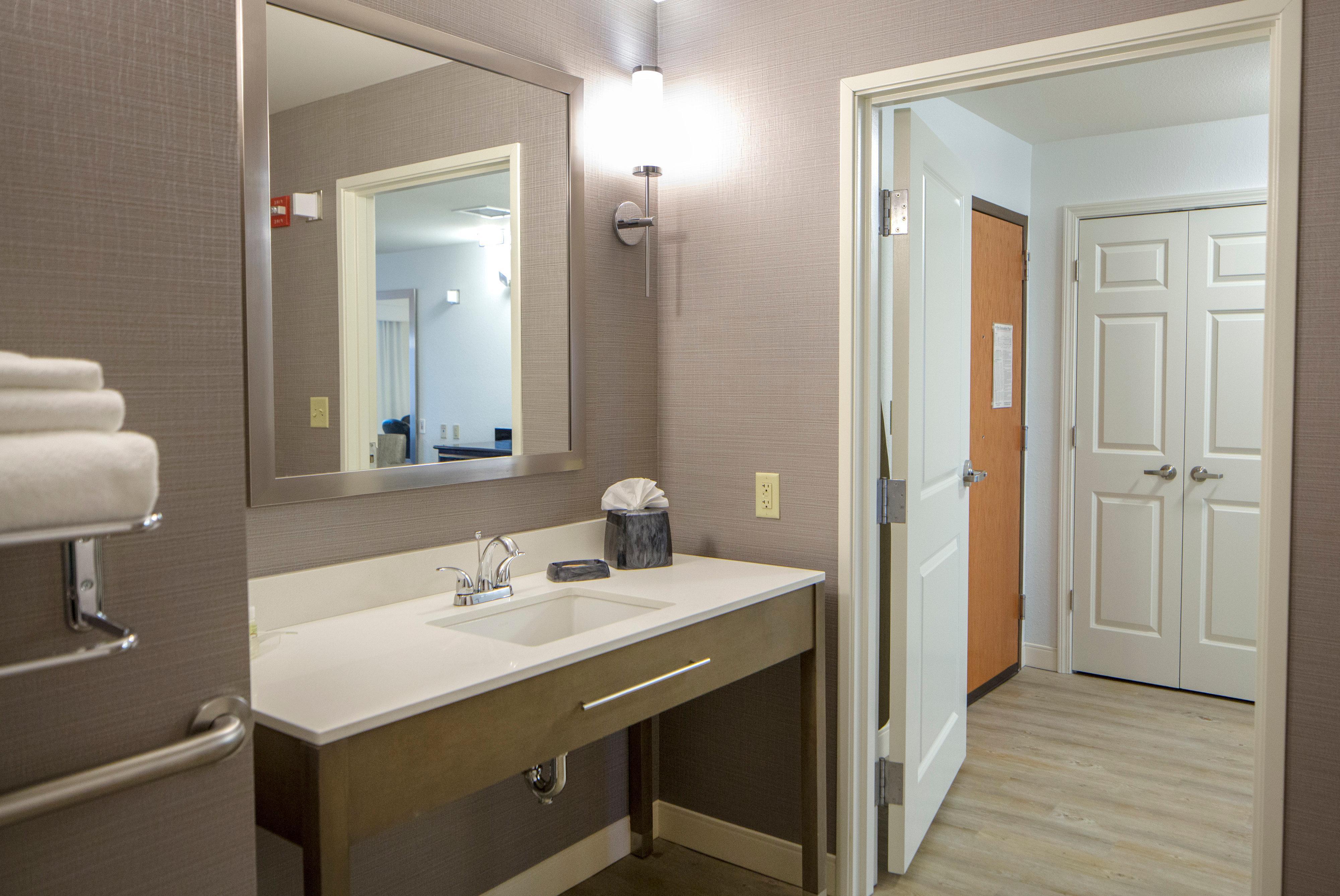 Holiday Inn Hotel & Suites Bloomington Airport By Ihg Exterior photo
