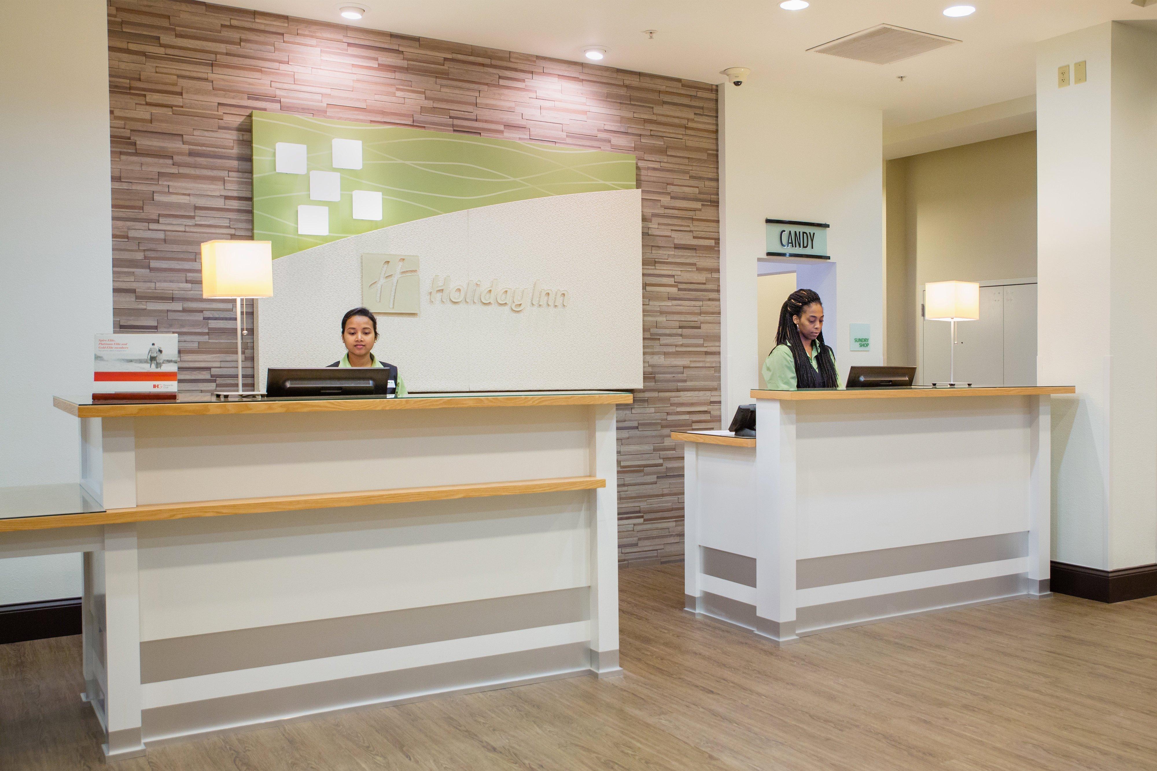 Holiday Inn Hotel & Suites Bloomington Airport By Ihg Exterior photo
