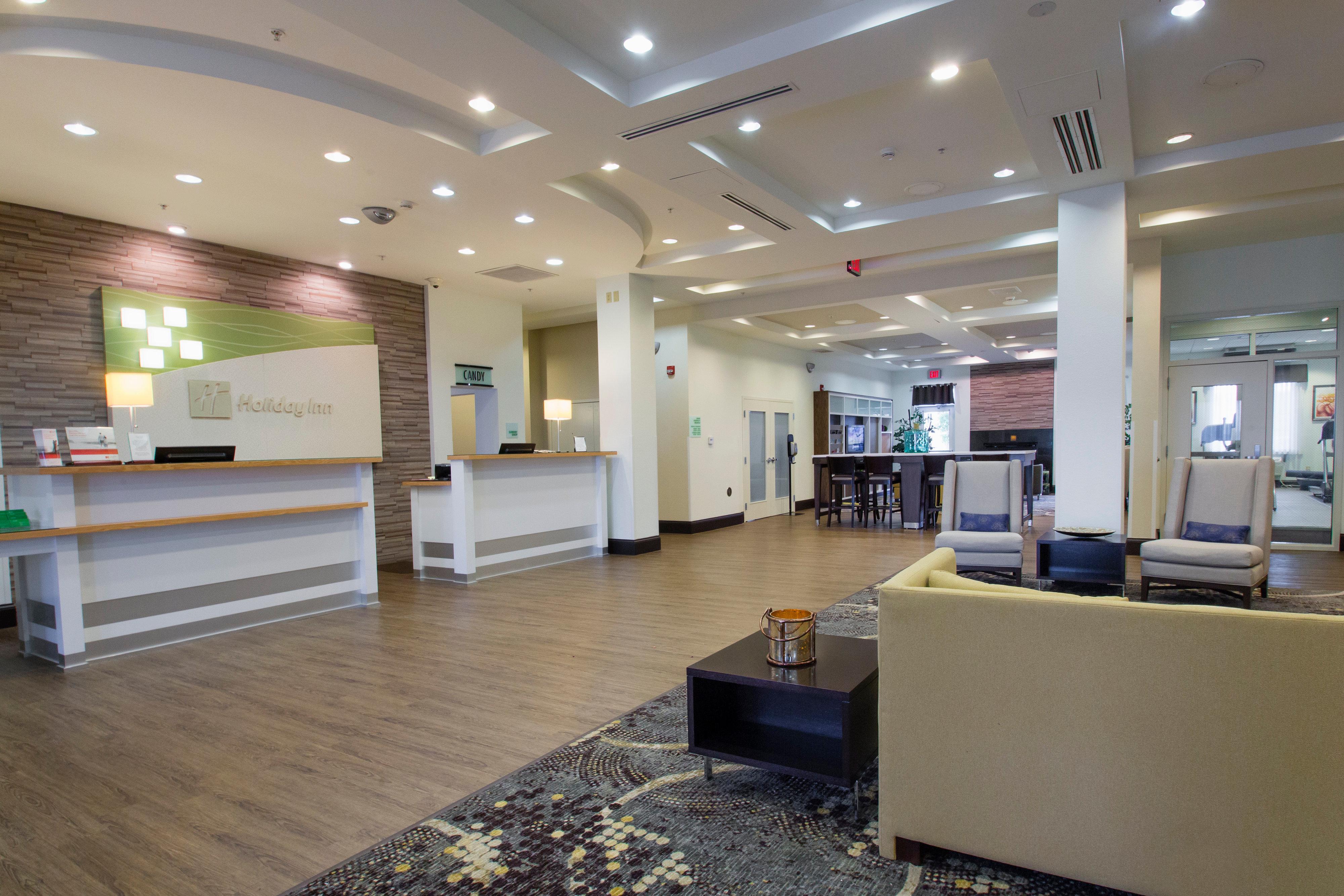Holiday Inn Hotel & Suites Bloomington Airport By Ihg Exterior photo