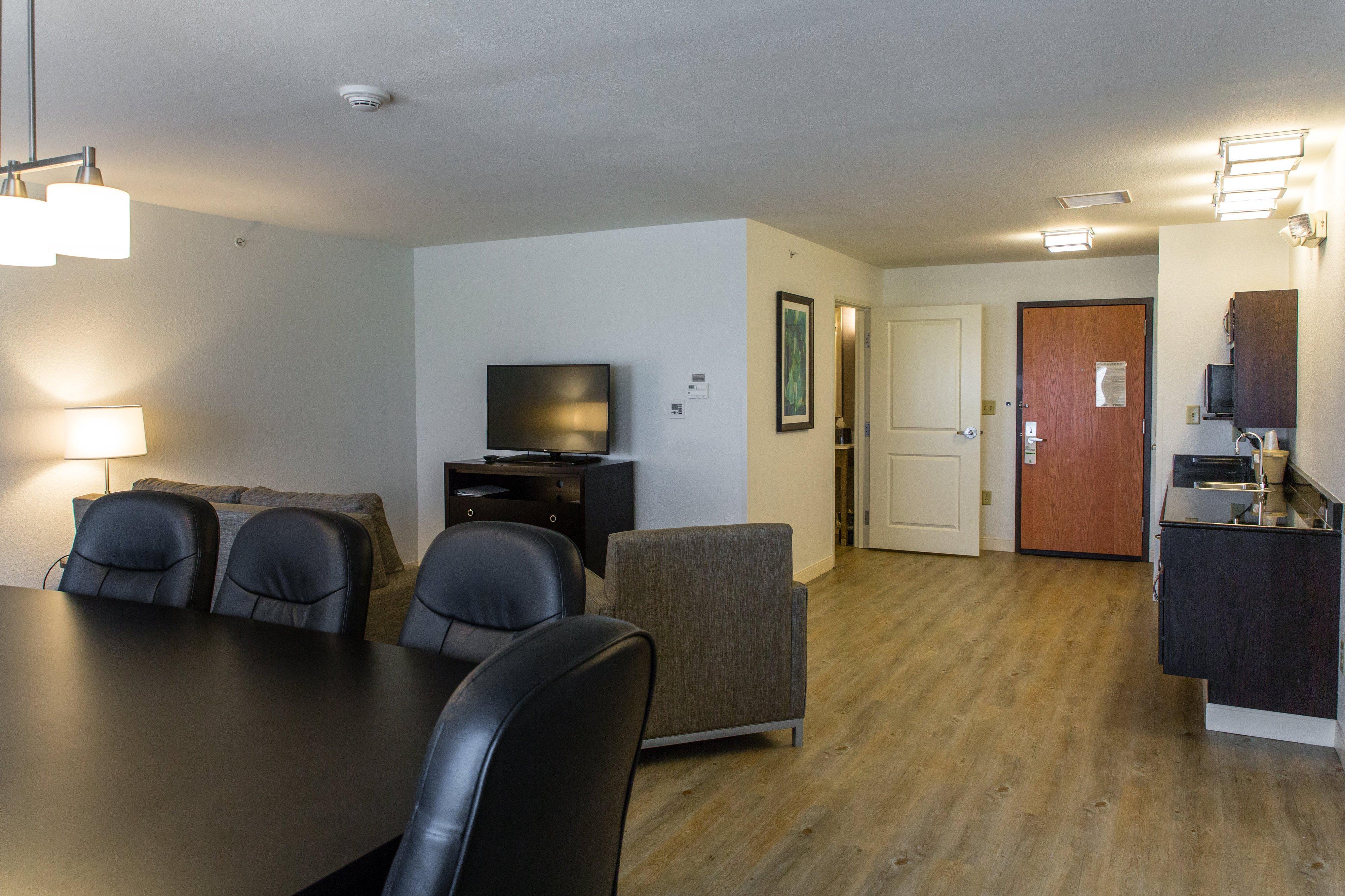 Holiday Inn Hotel & Suites Bloomington Airport By Ihg Exterior photo