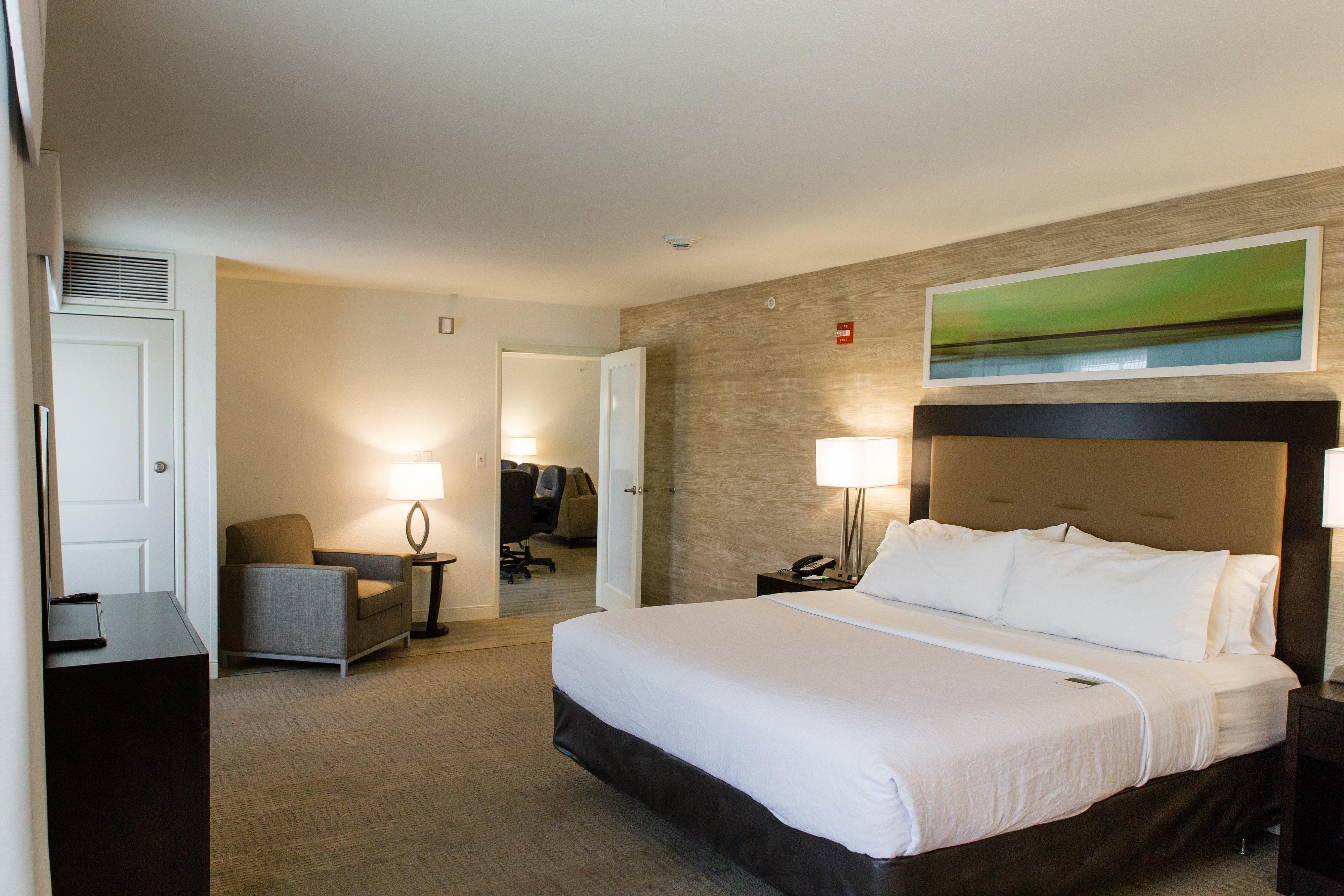 Holiday Inn Hotel & Suites Bloomington Airport By Ihg Exterior photo
