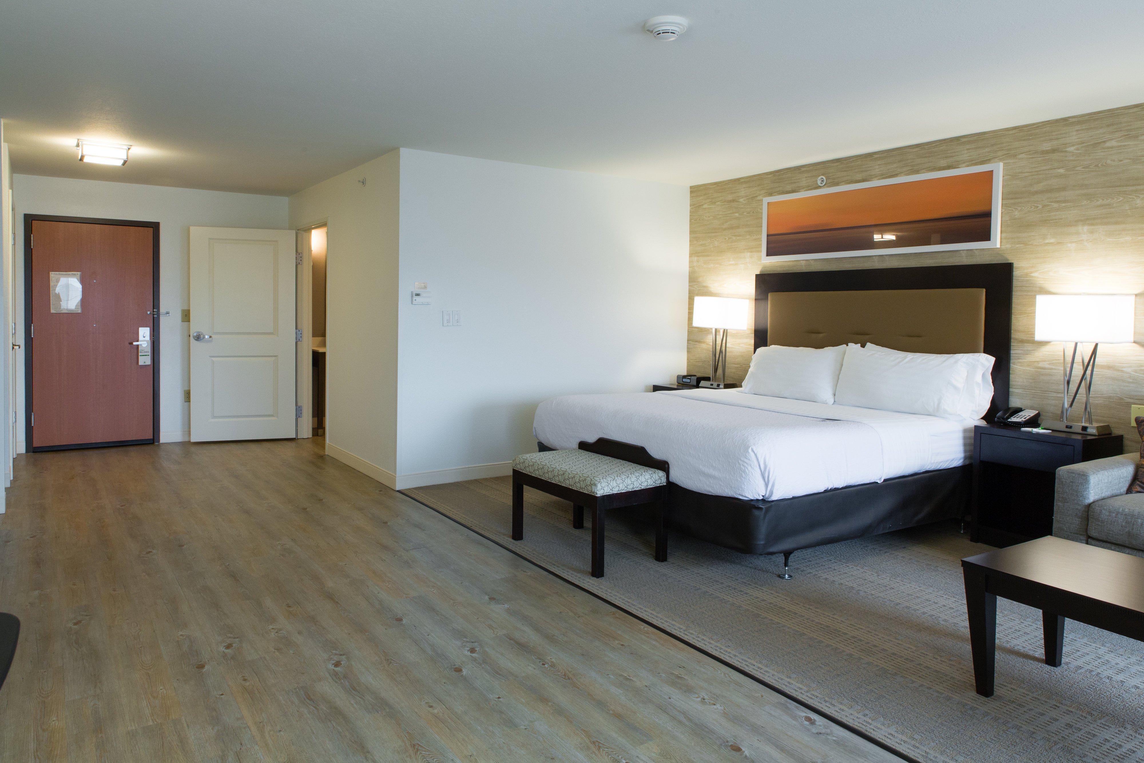 Holiday Inn Hotel & Suites Bloomington Airport By Ihg Exterior photo