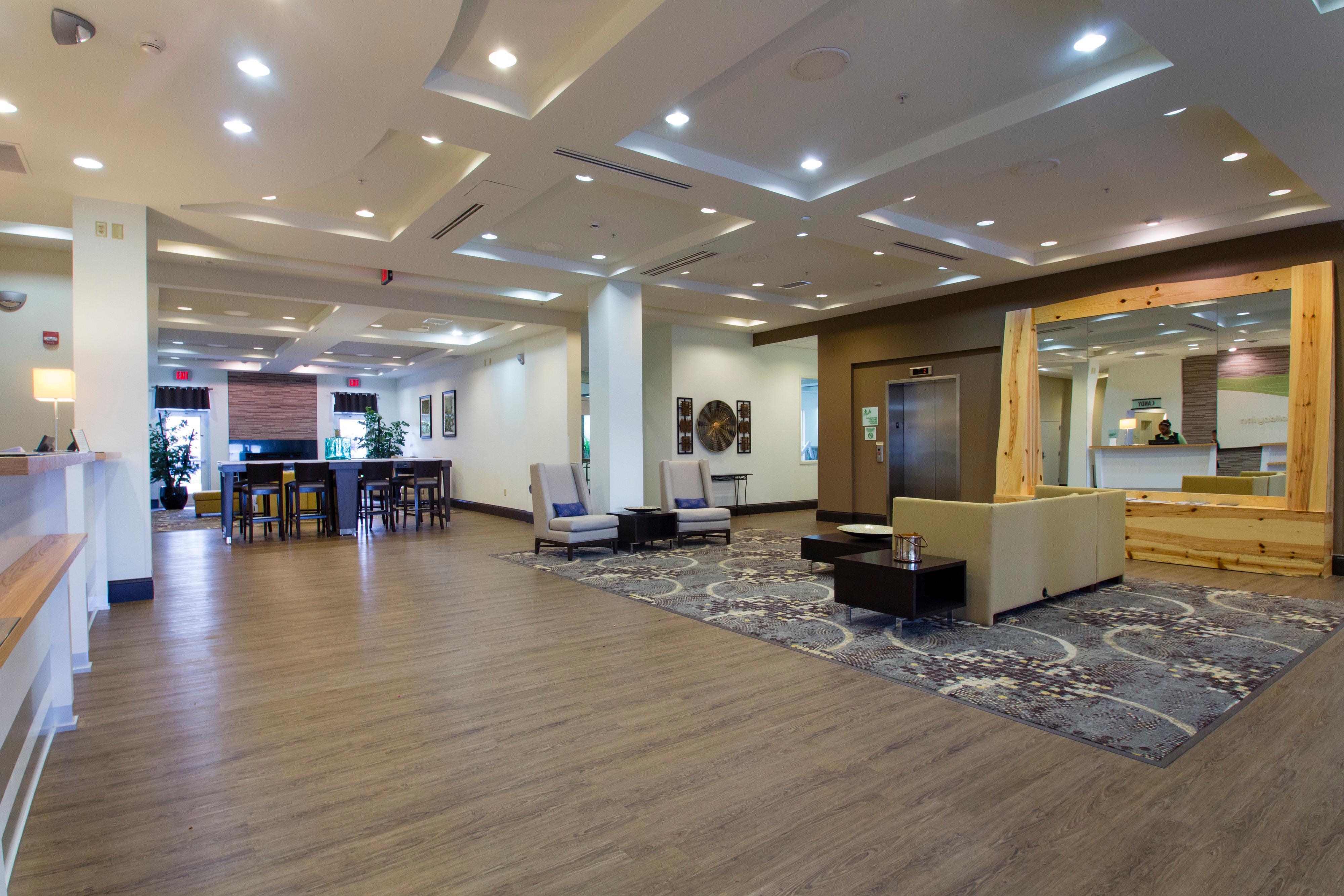 Holiday Inn Hotel & Suites Bloomington Airport By Ihg Exterior photo