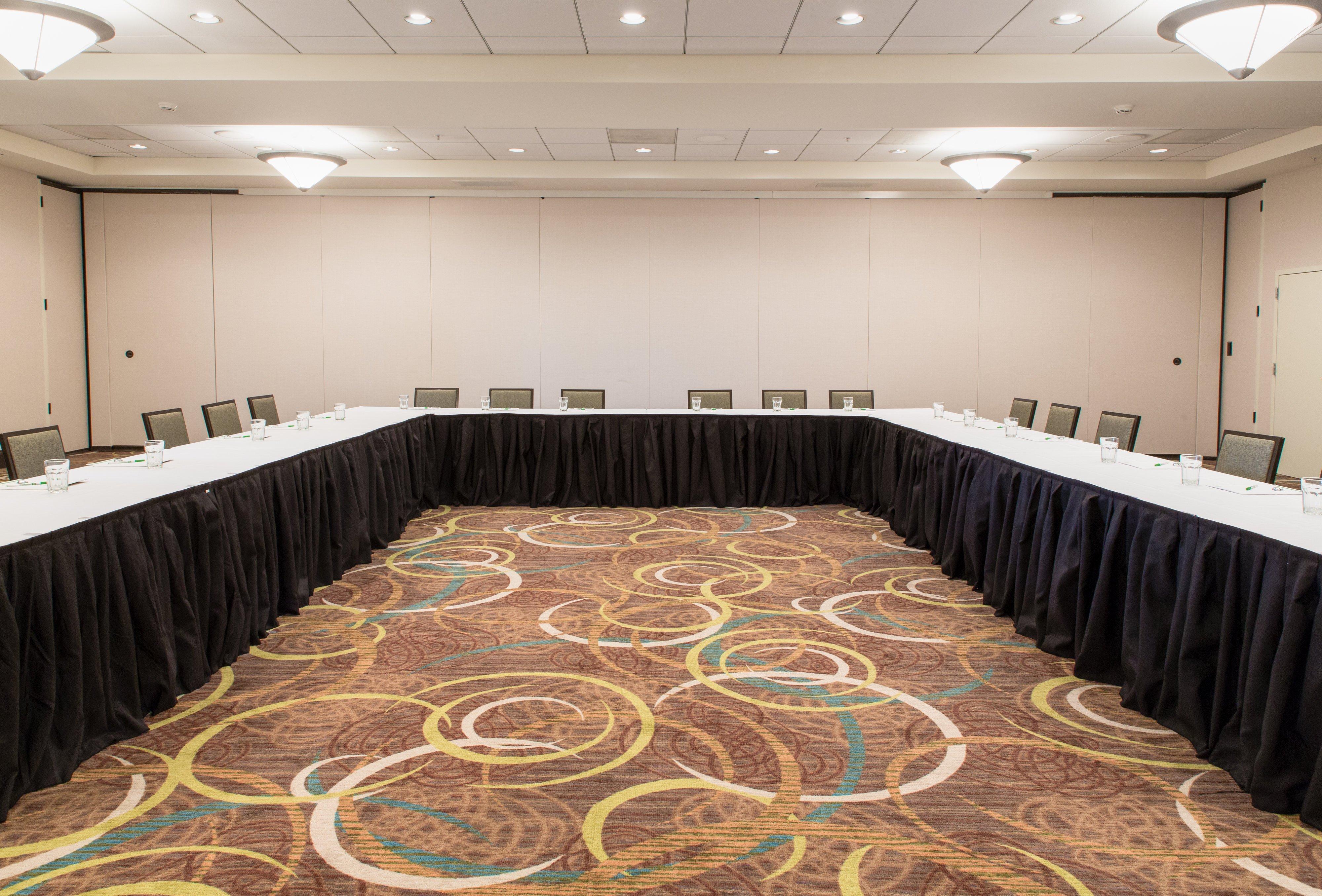 Holiday Inn Hotel & Suites Bloomington Airport By Ihg Exterior photo