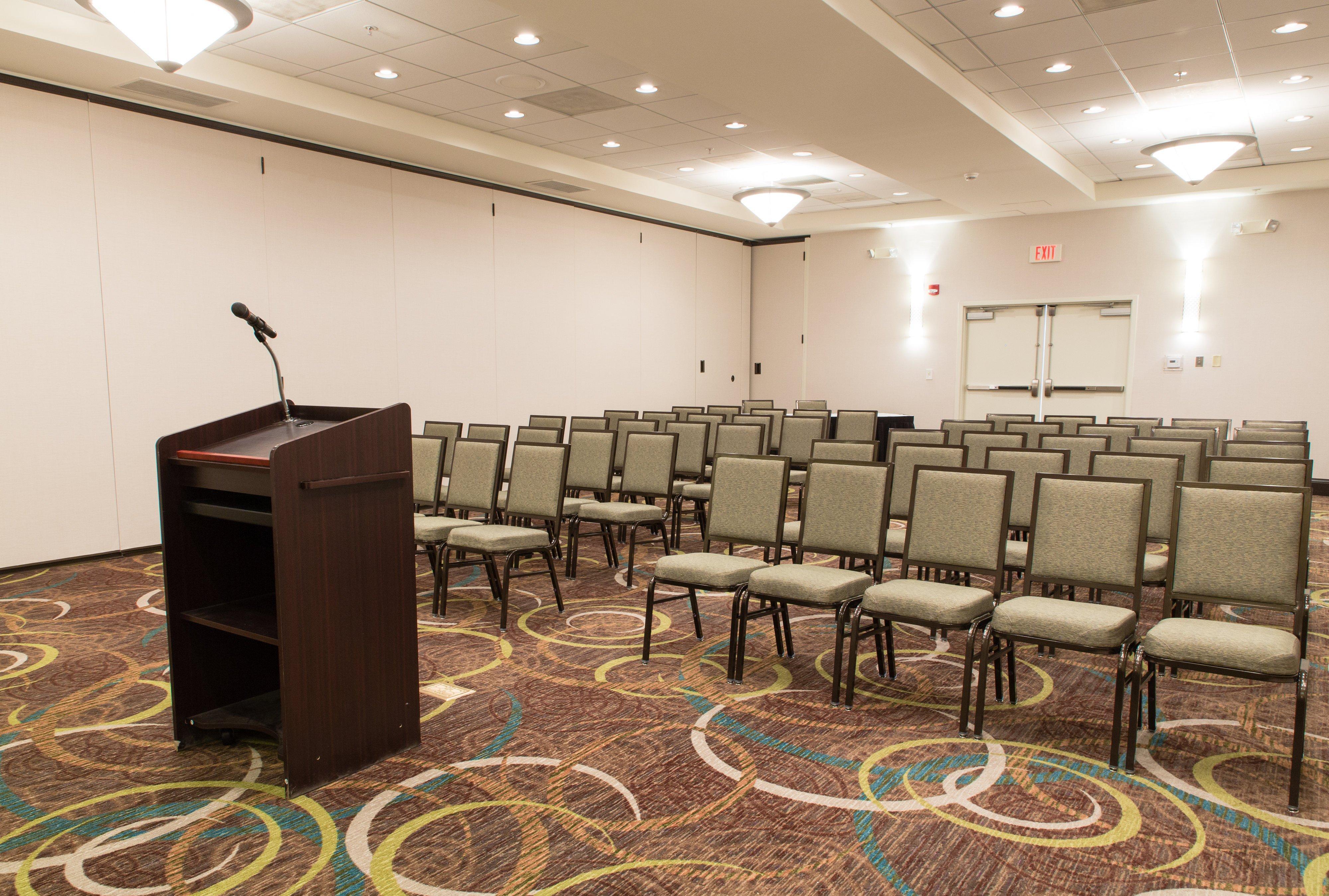 Holiday Inn Hotel & Suites Bloomington Airport By Ihg Exterior photo
