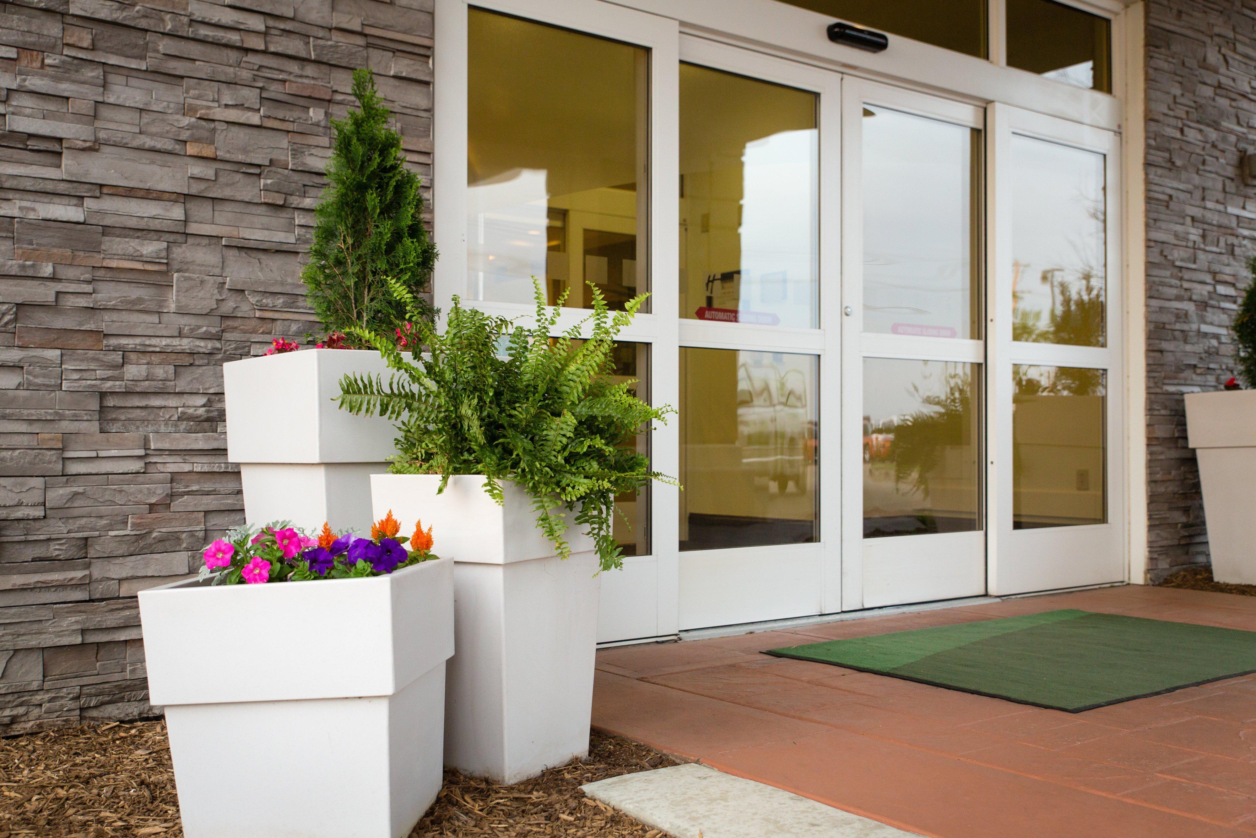 Holiday Inn Hotel & Suites Bloomington Airport By Ihg Exterior photo