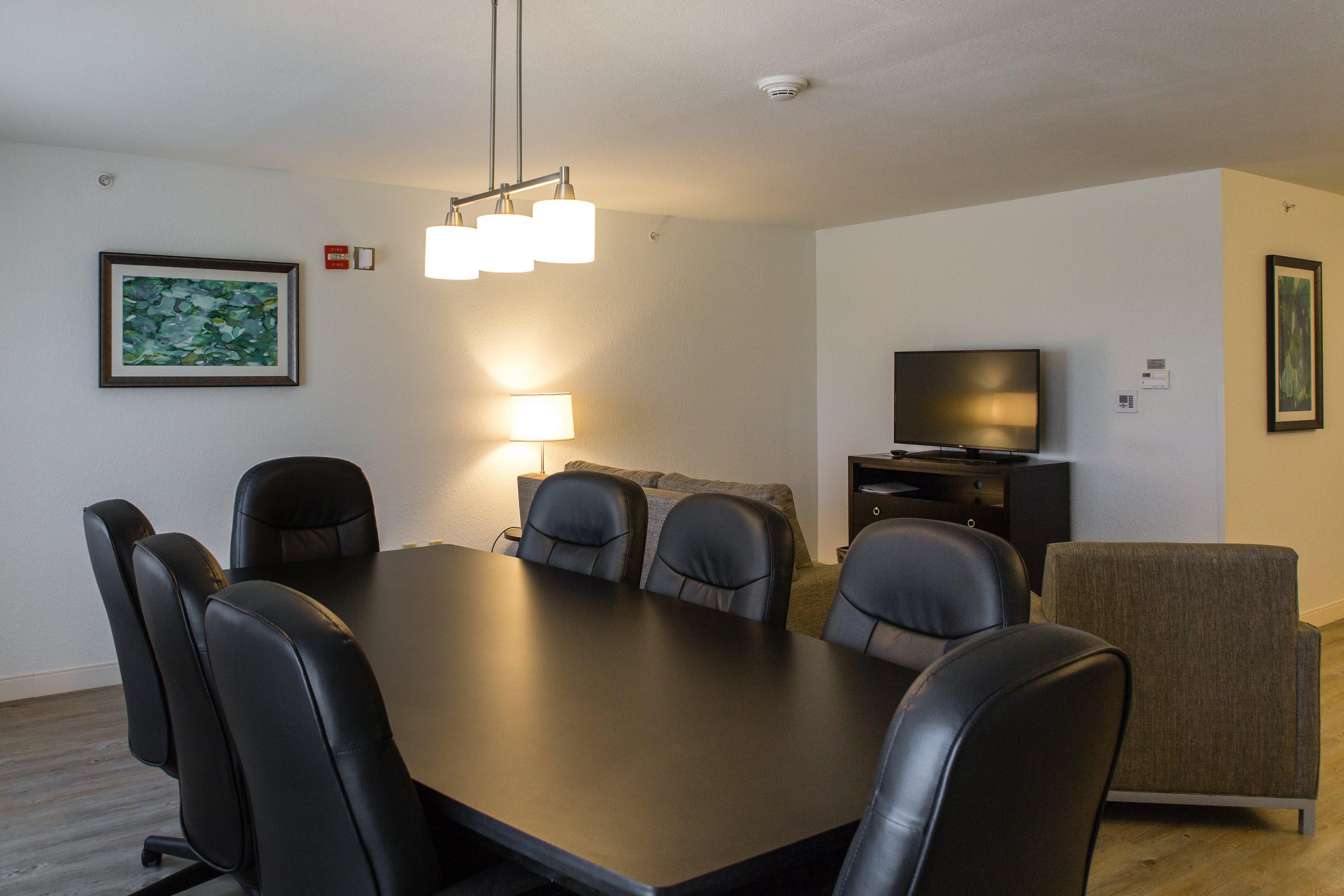 Holiday Inn Hotel & Suites Bloomington Airport By Ihg Exterior photo