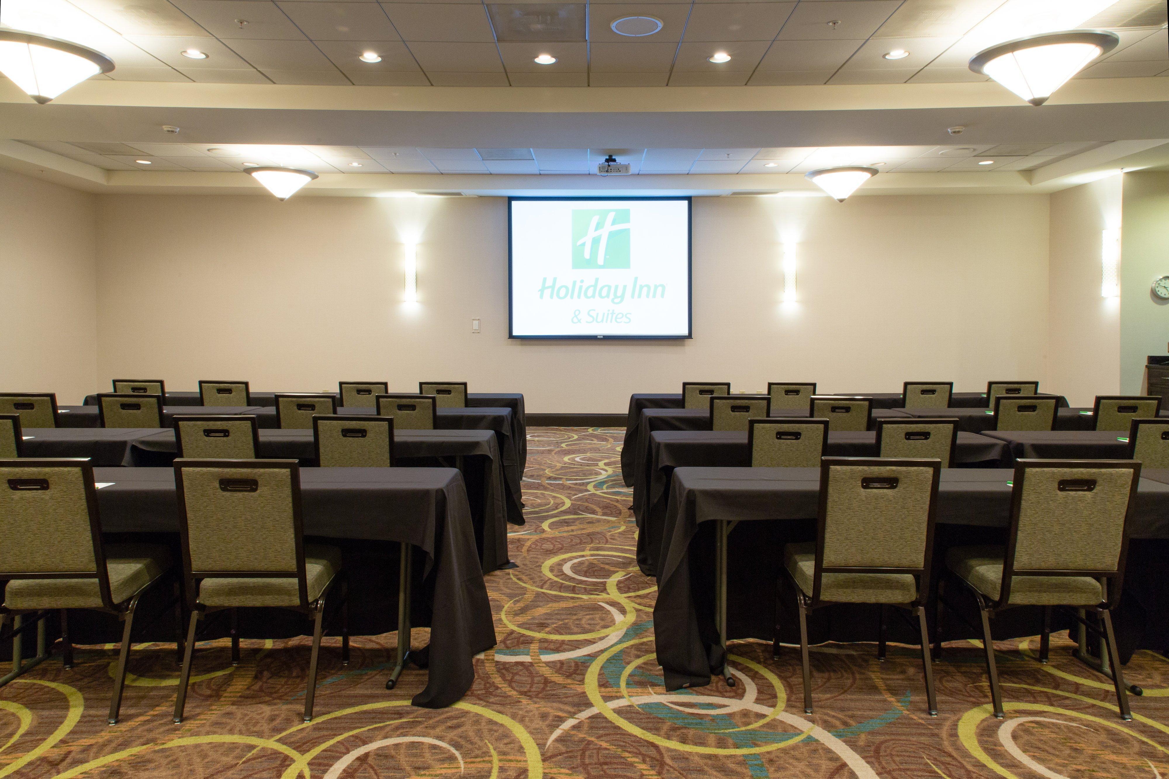 Holiday Inn Hotel & Suites Bloomington Airport By Ihg Exterior photo