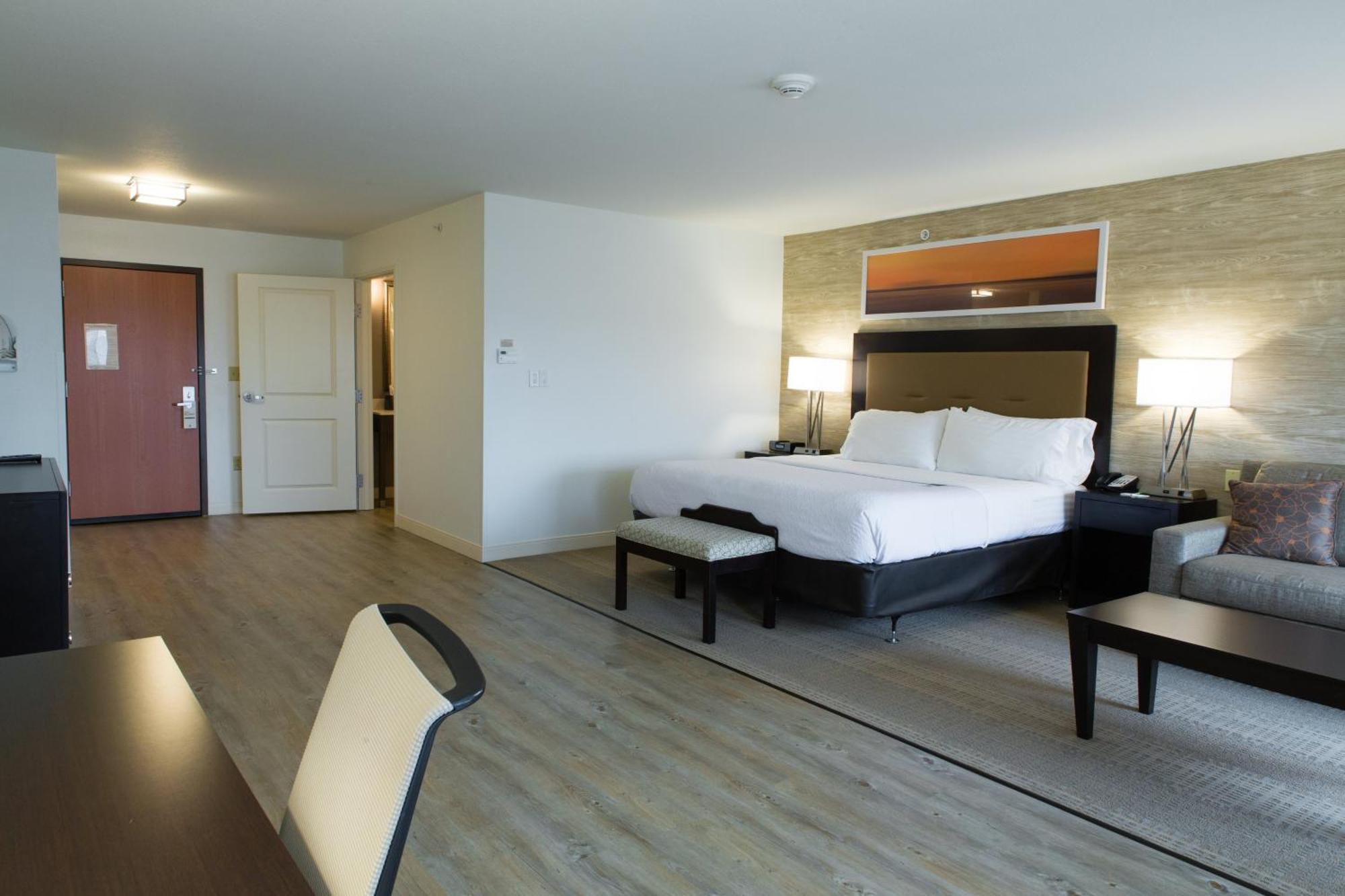 Holiday Inn Hotel & Suites Bloomington Airport By Ihg Exterior photo