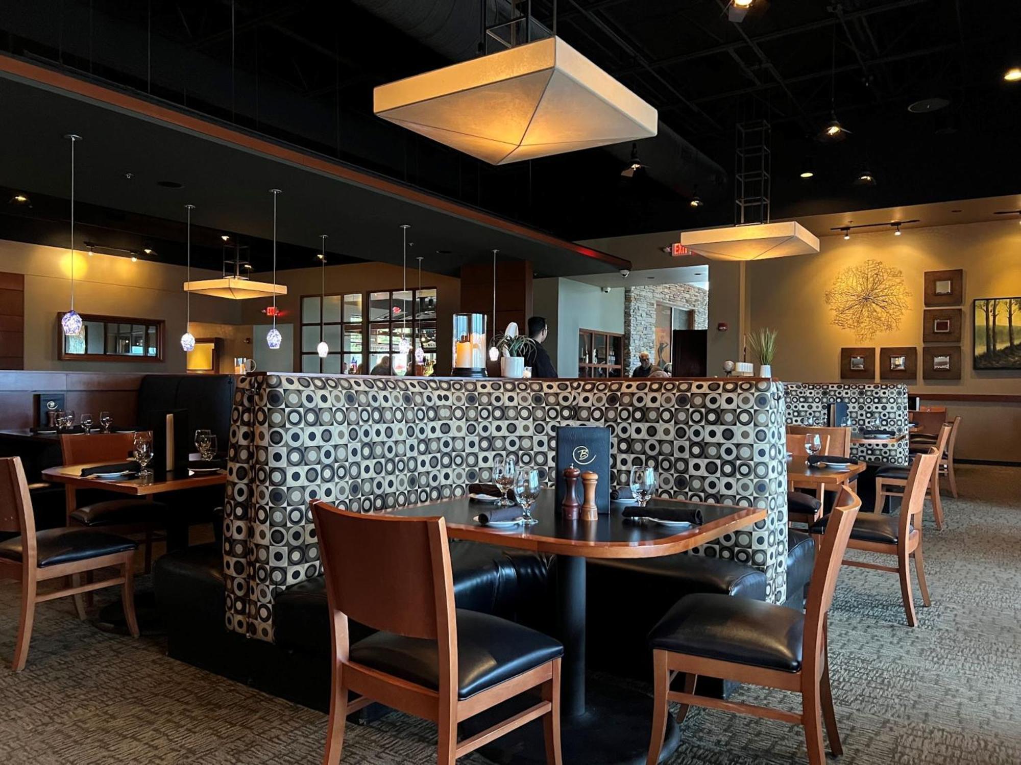 Holiday Inn Hotel & Suites Bloomington Airport By Ihg Exterior photo