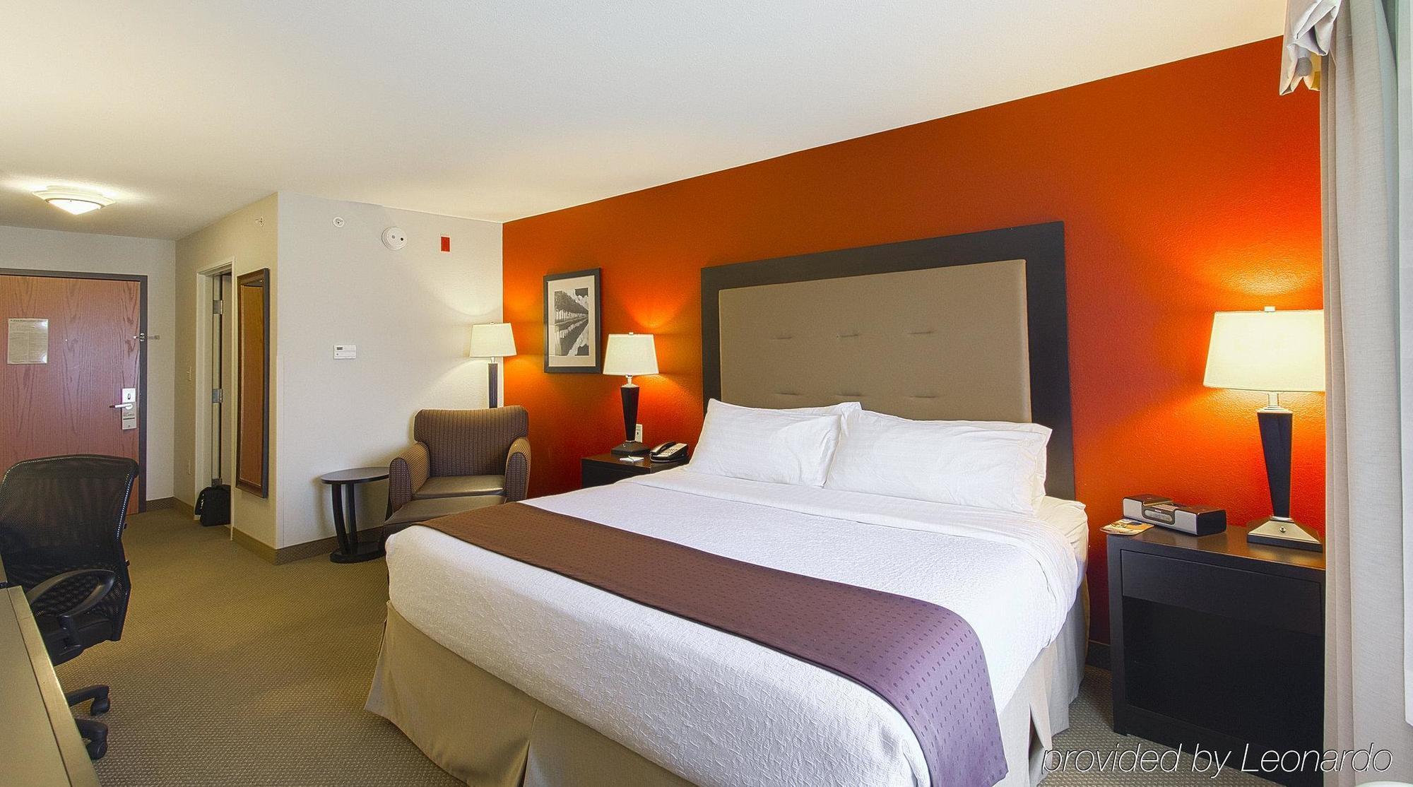 Holiday Inn Hotel & Suites Bloomington Airport By Ihg Exterior photo