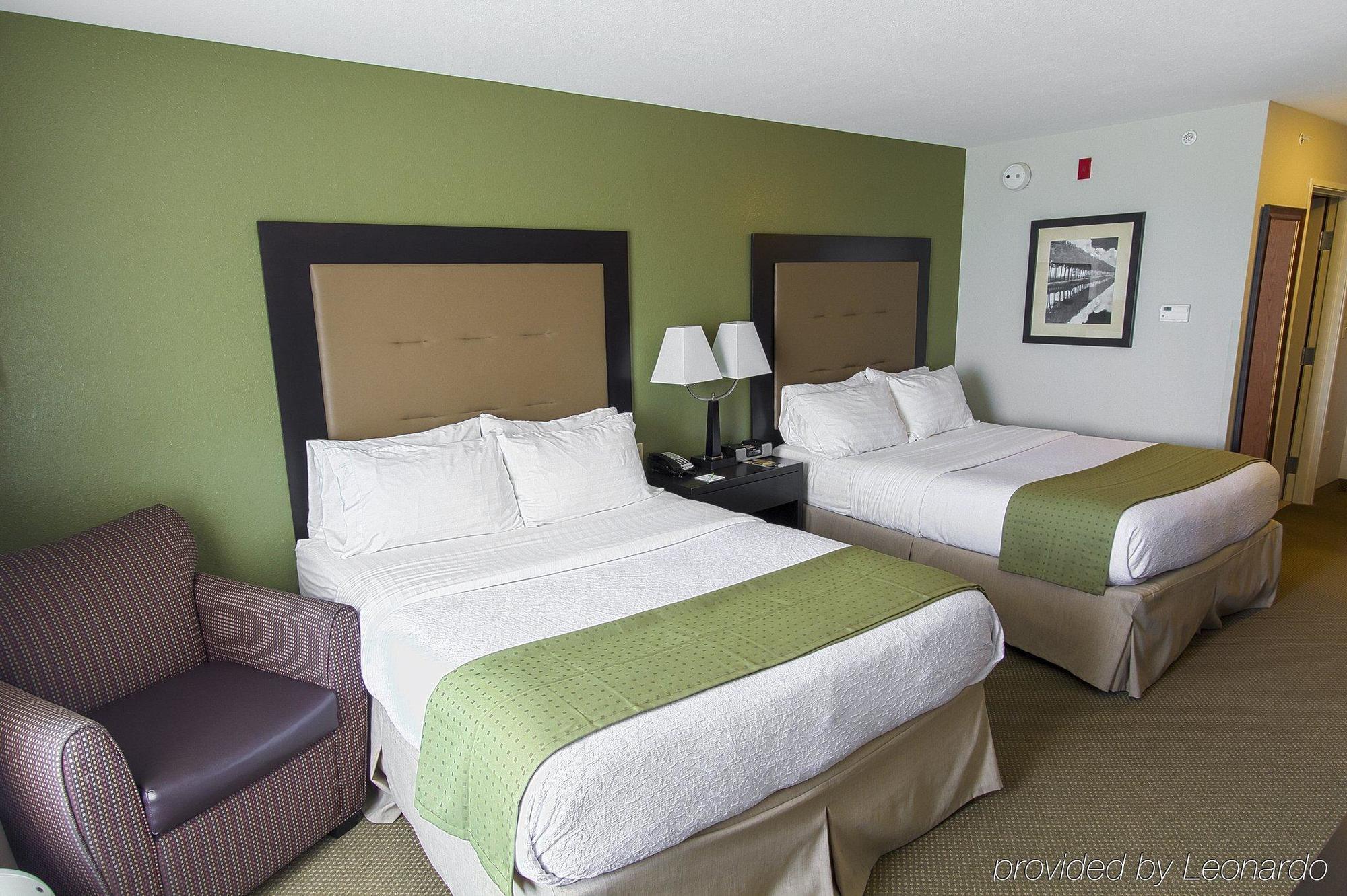 Holiday Inn Hotel & Suites Bloomington Airport By Ihg Exterior photo