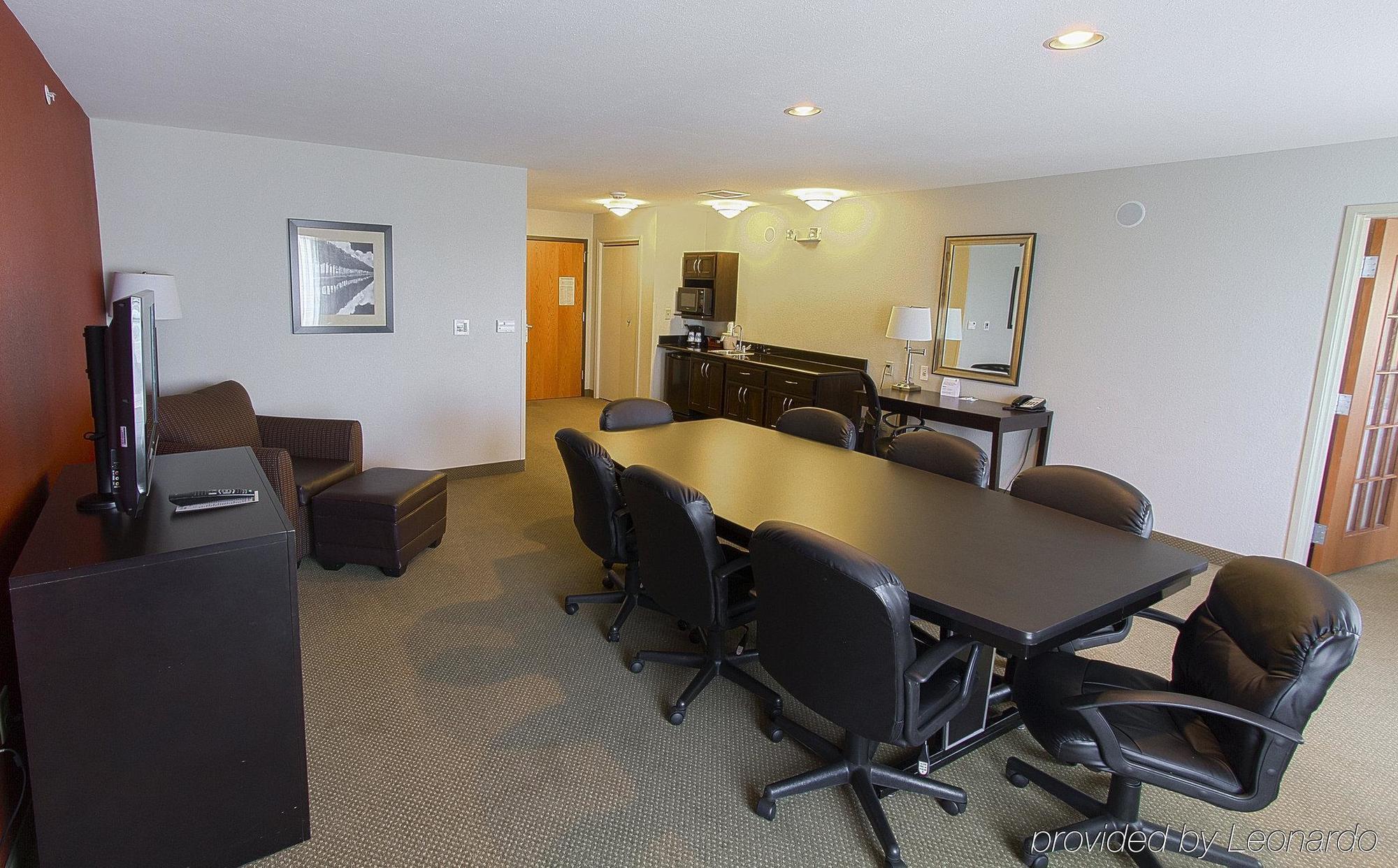 Holiday Inn Hotel & Suites Bloomington Airport By Ihg Exterior photo