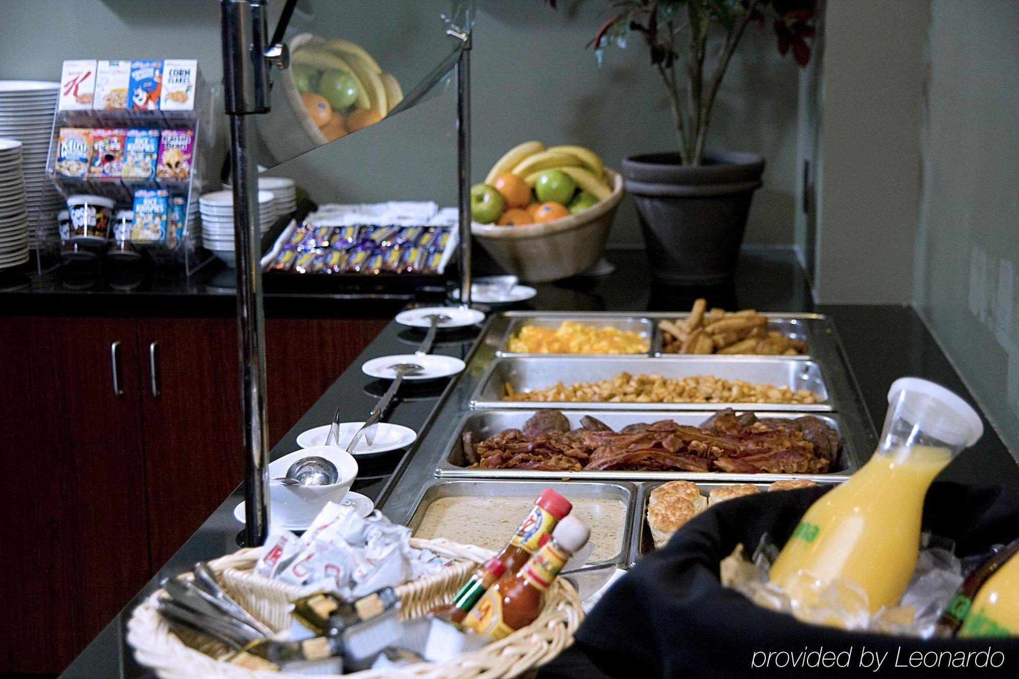 Holiday Inn Hotel & Suites Bloomington Airport By Ihg Restaurant photo